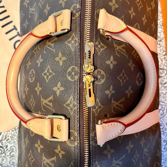 Authentic Louis Vuitton Keepall 50. New zipper, handles, chapes and body bands. - Picture 6 of 16